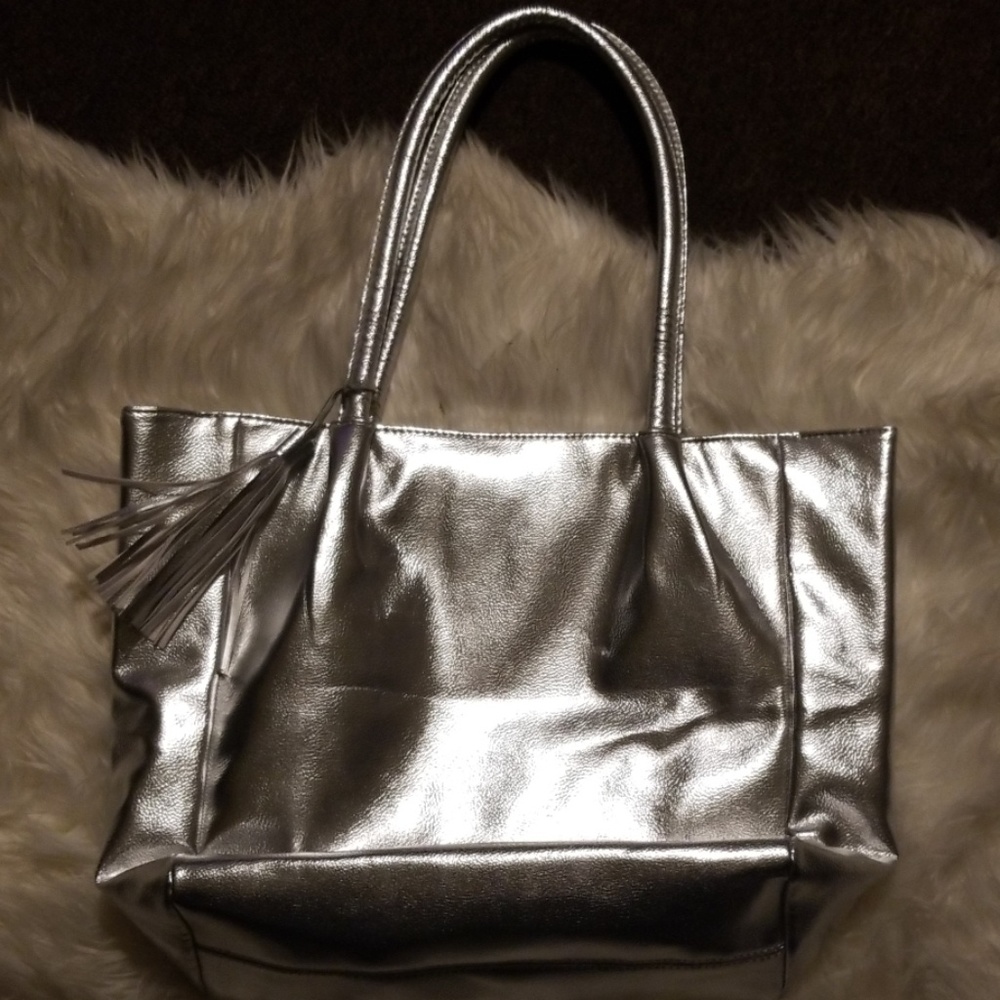 Beautiful large Purse w/tassel